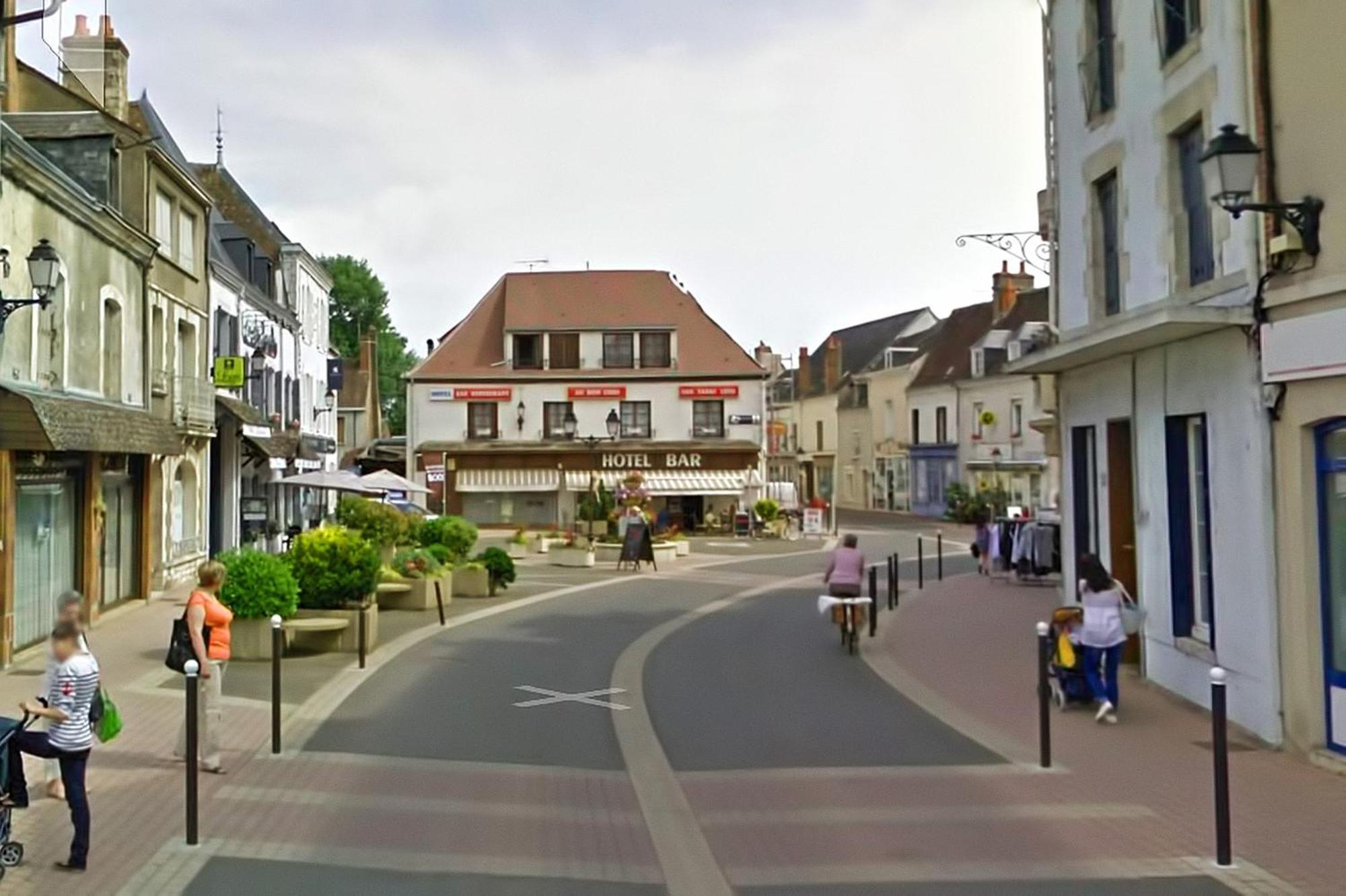 Cloyes-sur-le-Loir Hotel Au Bon Coin מראה חיצוני תמונה